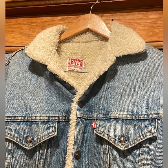 Levi's Jackets & Blazers - Vintage denim Sherpa lined jacket